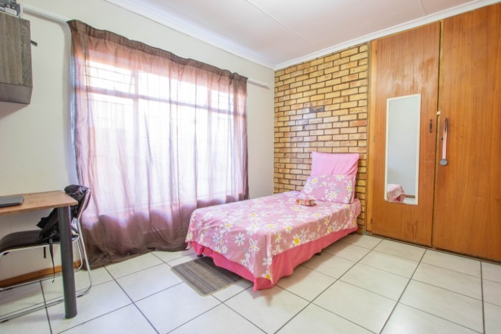 To Let 11 Bedroom Property for Rent in Die Bult North West